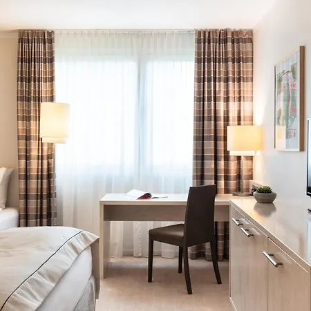 Garner By Ihg Отель 4*