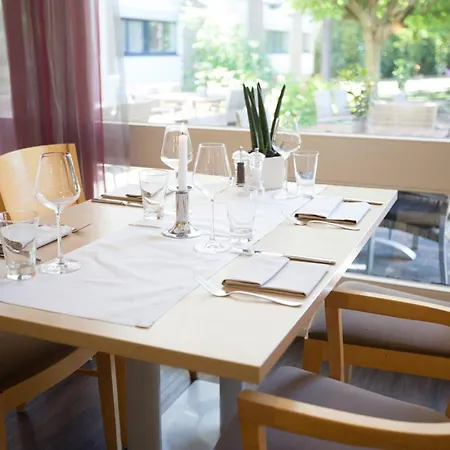 Отель Garner By Ihg 4*